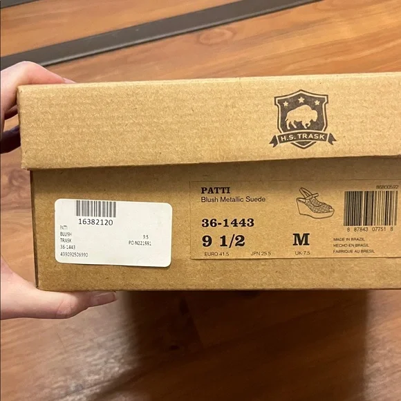 Trask Women's Patti Metallic Sandals - Picture 7 of 7